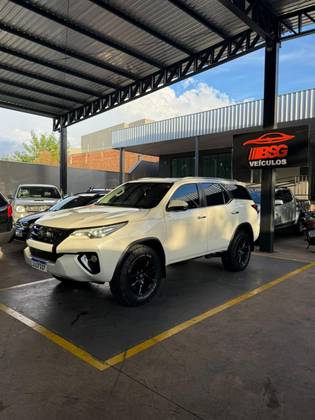 TOYOTA HILUX SW4 2.8 SRX 4X4 7 LUGARES 16V TURBO INTERCOOLER DIESEL 4P AUTOMÁTICO